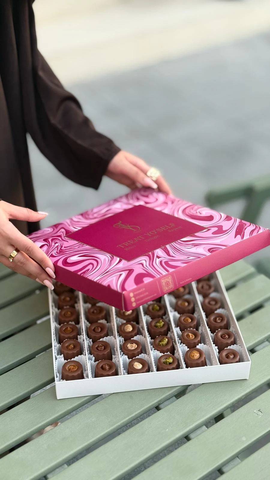 Vermicelli box with sauces (Kinder - Lotus - Pistachio - Caramel - Chocolate)